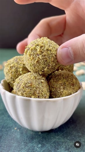 60K views · 538 reactions | Ces ENERGY BALL PISTACHES sont incroyables, PARTAGE cette nouvelle collation healthy 朗﫠 !! Recette détaillée ici https://www.instagram.com/p/CvfEKnSIknK/  | Thibault Geoffray | Facebook