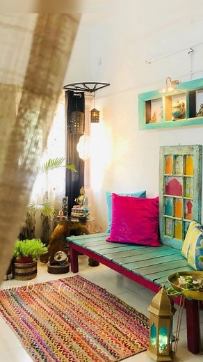 Navneet Sandhu Singh - DIY | DECOR on Instagram: "If you follow my story you might be aware , why this window frame showed up again today!! And yes before it went out to grace a lovely person’s abode , I fondly named it ‘अख़ियों के झरोखों से’ Ps - Don’t mind my silly musings .... !! I just love to share my feelings with you all ! #trashtotreasure #myhome2inspire #howihome #decorblogger #betterhomesandgardens #stayhomestaysafe #smmakelifebeautiful #howyoulikethat #homedecorlovers #tihg #indiatoda