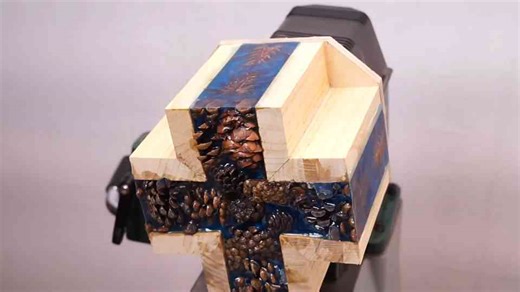 How to capture nature inside resin with a lathe