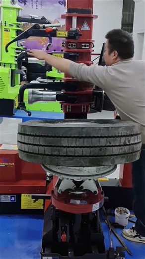 Advanced Tyre Mounting and Removal Machine