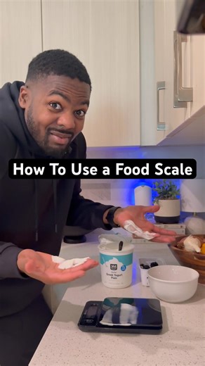 When using a food scale, learn the tare button🤣#foodscaletips #nutritioncoach #fatloss