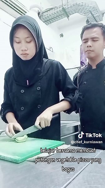 Belajar Membuat Vegetable Pizza Enak Bersama