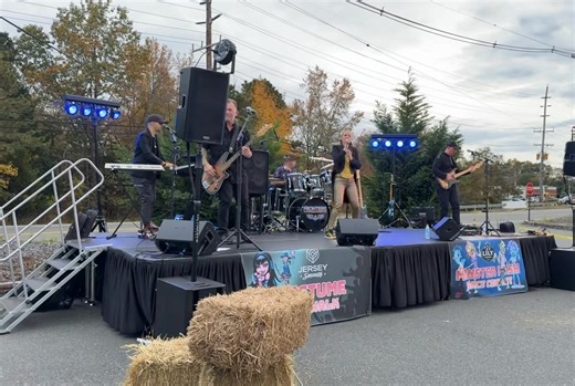 7.2K views · 75 reactions | The frontiers on now !!! | ALBAs Restaurant/Tipperary Pub | Facebook