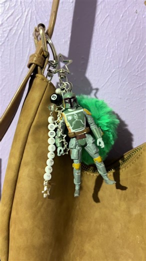 bounty hunter but cute ✨ dropping tomorrow at 12pm central — link in bio 🛸 handmade, so no tugging / pulling 🖤 #bobafett #starwars #smallbusiness #keychain