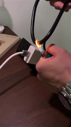 A power strip that won’t even melt in fire, plus it comes with a surge protector. It gives me total peace of mind when using electricity.#ChargingSolutions #fyp #powerstrip #fastcharging #usb