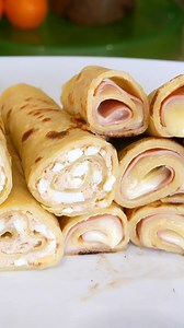 Hoy en Saladolandia te traigo una receta que te va a salvar más de una comida o cena! 🥰 Unos ROLLITOS DE CREPE SALADOS tan fáciles y rápidos que no vas a poder dejar de hacerlos. Con ingredientes que seguro tienes por casa: harina, huevos, leche y algo para rellenar (¡usa lo que tengas!). Sirven como picoteo, merienda salada o cena ligera. ¡Pruébalos! 📌 Ingredientes en el vídeo y al final de esta descripción 📌 Paso a paso fácil y explicado 📌 ¡Suscríbete para más recetas deliciosas cada seman