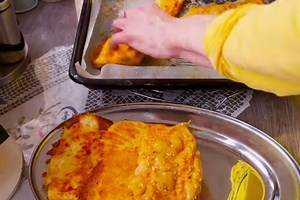 TRIK JE U JEDNOM! Pileće šnicle iz rerne će ukućani OBOŽAVATI - ŽENE, probajte recept, ostaje baš sočna i mekana