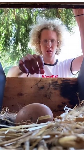 Napoleon rides too. 🤓 via Ever Changing Horizon #craftandride #onewheel #onewheelgt #onewheelxr #onewheelpint #onewheelpintx