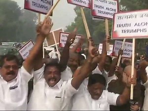 பெரும் தலைவலி தந்த 2ஜி வழக்கிலிருந்து ஆ.ராசா, கனிமொழி விடுவிப்பு... திமுக ஒரே குஷி!