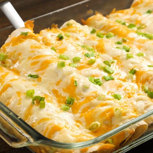 This BEEF BURRITO CASSEROLE is an easy, family favorite for dinner. Print the full recipe here: https://www.recipegirl.com/beef-burrito-casserole/ | RecipeGirl