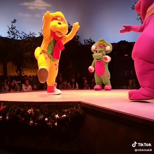 Diversión con Miss Barney en Universal Studios 🩷