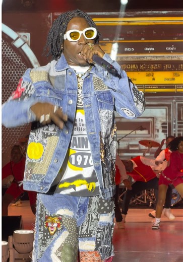 Abongo Jakabwana's Digi Digi Performance at Valentine's Day Concert