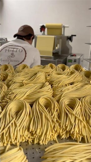 Fresh spaghetti, cut to perfection on repeat. 🍝