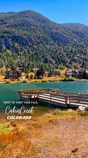 Colorado Travel | Things To Do on Instagram: "🍂 ADD THIS BREWERY TO YOUR FALL ITINERARY! 🍂 TAG A FRIEND YOU’RE BRINGING ALONG. 👉 Follow our other page @rockymountainroutes for more fall activities and recommendations. If you’re chasing fall colors around Georgetown, Cabin Creek Brewery is the perfect spot to take a break! This cozy lakeside brewery serves up great food—pizza, Philly cheesesteaks, French dips, and you have to try their fried cauliflower bites. Paired with a beer flight, it’s a
