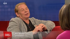 70K views · 1K reactions | Auch wenn Ben Becker pünktlich ist, gibt es Rote Rosen für Inka. Der Schauspieler ist immer für eine Überraschung gut. :-) Auf dem Roten Sofa hat er u.a. über seine bevorstehende Tournee mit Lesungen aus Joseph Conrads "Apokalypse - Herz der Finsternis" gesprochen: https://1.ard.de/Ben_Becker | DAS! im NDR Fernsehen | Facebook