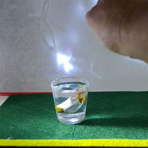 Acqua Energetica per dare una Scarica in piu...Consigliato di NON bere, pericolo di Cortocircuito...