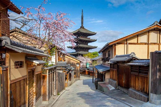 Here's How to See One of Japan's Most Iconic Cities Like a Local—Including Stops at Tea Houses, Hot Springs, and a 1,000-year-old Temple