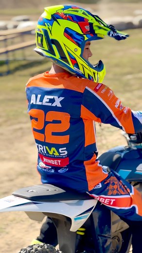 CFMOTO CX-5E 🏍️: Mini Dirt-Bike-ul ce aduce juniorilor adrenalina motoarelor, fără zgomot și emisii. 👦🏻 Testată la Kids Challenge @tcsracingpark, este motocicleta electrică pe care orice copil o va îndrăgi instant! 🥳 Pregătită pentru viitor, perfectă pentru cei tineri! 🚩 ---- ☑️ 2 ANI GARANȚIE ☑️ -20% reducere la echipamente si accesorii Solicită o ofertă pe site: https://www.atvrom.ro/motociclete-copii/cfmoto-cx-5e ---- Contact: 0723 604 204 -------------- #ATVRom #cfmoto #cfmotokids #CX2E