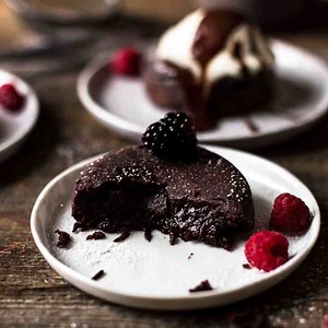 Mini Lava Cakes - Easy To Make (Video Instructions)