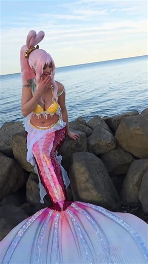 Just a mermaid telling fish jokes 🧜‍♀️😂 • #fyp #funny #mermaid #jokes #relatable #beach | Liensue Talks