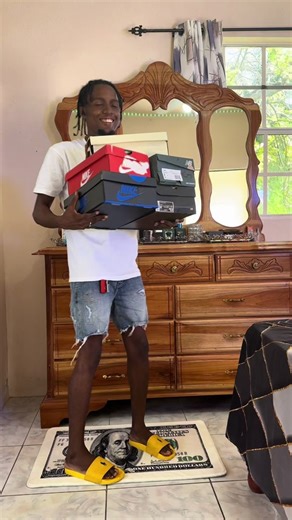 Exciting Sneaker Unboxing: New Styles Revealed!