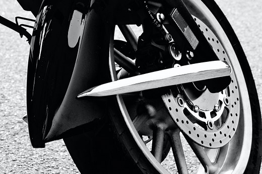 Disc Brake Vs Drum Brake - Which Is Better In A Motorcycle? - Bike Restart
