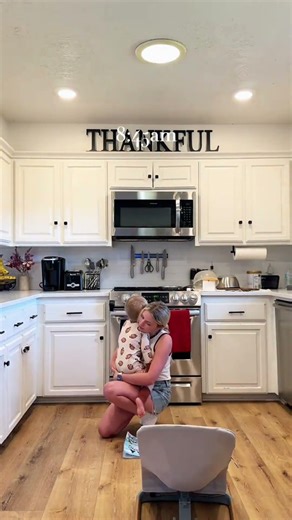 Meant to vlog more but got side tracked lol but the good news is - Isla does NOT have hip