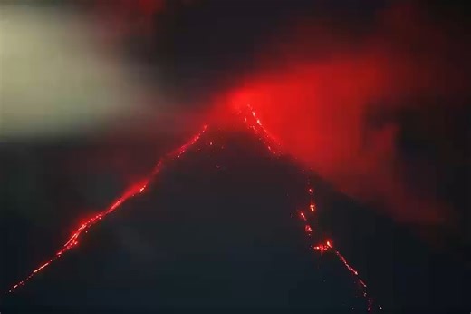 The time-lapse video shows the glowing "uson" or pyroclastic density currents cascading down the slopes of Mayon Volcano as seen from Legazpi City, Albay on Sunday midnight. As of writing, Alert Level 3 prevails over Mayon Volcano. (Video by Miguel De Guzman/The Philippine STAR) RELATED: https://tinyurl.com/yj3ex7uc | Philippine Star
