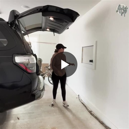 🚪 Ever heard about a “grocery door”? A small design idea. Huge impact on flow. Instead of walking around with heavy bags, the layout allows direct movement from arrival point to storage. Less… | Andrej Morocz | 23 comments