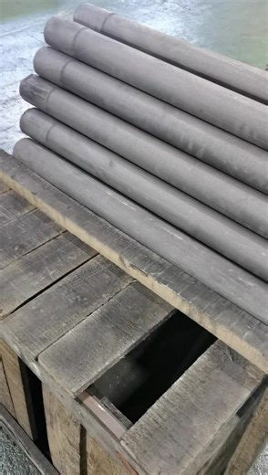 用于生产石英坩埚的高纯石墨电极