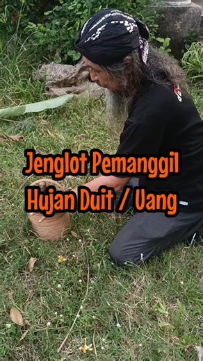 John Silombo Kebumen on Instagram: "Jenglot pemanggil Hujan Duit. #Uang #Cuan #Mistis #mitos #Magic"