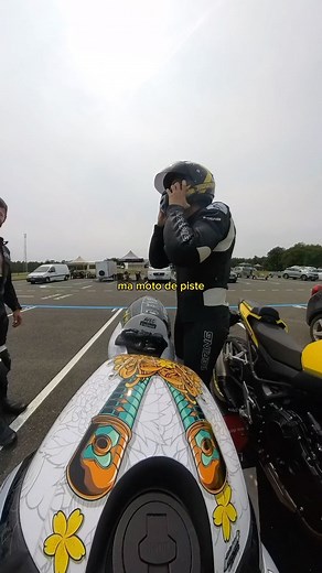 32K views · 3.4K reactions | 1125CR sur piste ️ Vous aimez les images avec la caméra sur la moto comme ça ? Dites moi parce que là c’était un prêt la caméra, et je me demande si c’est utile d’en acheter une ou pas 類 #moto #motard #motarde #Buell | Moto d'Homme | Facebook