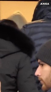 Il figlio della vittima del femminicidio di Anguillara affidato ai nonni materni. L'arrivo dei genitori di Federica Torzullo al tribunale dei minori di Roma. #ANSA https://www.ansa.it/sito/notizie/cronaca/2026/01/28/anguillara-il-figlio-della-vittima-sara-affidato-ai-nonni-materni_1414ddfc-dec4-46e2-9182-2c5363d8e2bb.html | ANSA.it