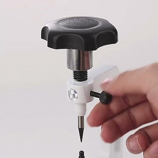 How to take off the broken screw of glasses?