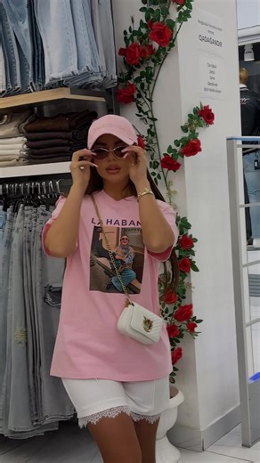 Eynək 10 azn, kepka 8 azn, şort 18 azn, kofta 15 azn, ayaqqabı 25 azn