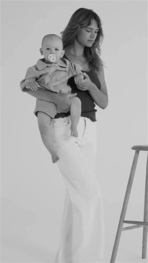 Make way for our newest Studio Collection: Polka Dots 🟢 Designed to celebrate color and creativity, Polka Dots invites families to be bold, playful, and stylish ⚪️ all at once. Refreshingly modern, this collection is here to stay. Because when it comes to baby essentials, why blend in when you can stand out? Click the link in bio to shop the collection 🛒 #bibs #bibsbaby #polkadots #pacifier #modernparenting