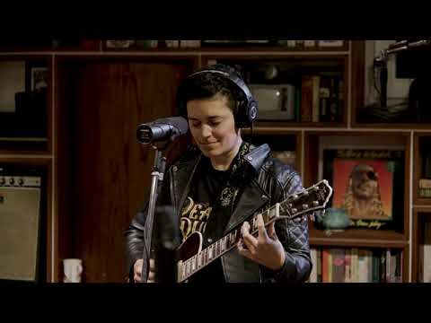 'Give Me One Reason' (Tracy Chapman Cover) by Andrea Kirwin and band