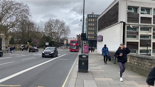 | Flash from 22 - Sutton’s Ee148 and Putney (AF)s DEL116 on routes 93 and 22 both arriving into Putney Bridge | #londonbuses #xbcyza #viral #buses #fyp |