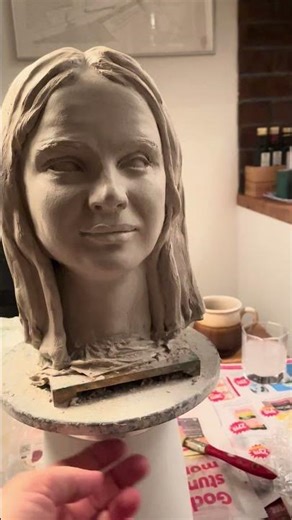 Byst och skulptur av lera - Beatrice