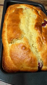 Quiero aprovechar para compartirte algunos consejos que te van a ayudar al momento de hornear un panqué 1.- Enciende tu horno desde por lo menos 10 minutos antes de hornear a la temperatura que la receta lo pide . 2.- Conoce tu horno, juega con la temperatura, no todos los hornos tienen la misma capacidad de guardar calor por eso es importante conocer nuestro horno. 3.- Una ves que hayas ingresado el panqué, el bizcocho o lo que vayas a hornear te sugiero no abrir la puerta de tu horno para evit