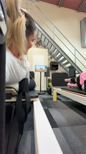 ✨ No Filter Fitness with Emma & Viv ✨ Expectations vs Reality on the reformers 🤭 Reformer Pilates isn’t just for the pros—it’s for EVERYONE. 💪 Whether you’re building strength, improving mobility, or looking for a low-impact way to challenge your body, reformer is your new best friend. Come as you are, laugh through the wobbles, and leave feeling stronger. 🖤 | Fusion Fitness