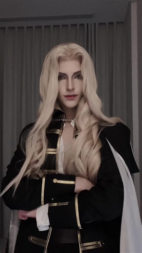 Alucard Cosplay: Embrace Love in Castlevania