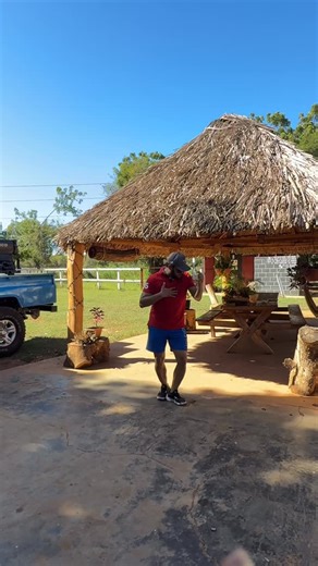 Cesar Reyes El Tucusito on Instagram: "Hoy 25 de Diciembre estamos contentos y dándole gracias a Dios por que estamos con vida y salud el mejor regalo del niño Jesús 🙏 Este 27 de Diciembre en Tucusito Ranch tenemos un parrando bailable con mi gente de song tk Show desde Pedregal estaremos grabando en vivo y directo! A bailarrr to el mundo y dale chancleta !"