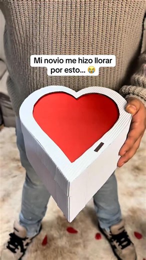 Starlights on Instagram: "OFERTAS DE NAVIDAD 🎁🎄 . . . Nuestros primeros 12 meses en forma de recuerdo precioso 🔮✨ #recuerdo #pareja #amor #regalo"