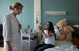 Kreftsyke Marthe Sundby reagerer på healere som vil redde henne på dødsleiet