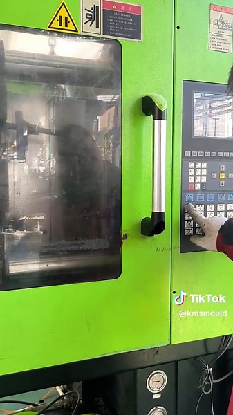 Ready for Trial: Installing the Mold for Perfect Test Molding! #InjectionMolding #CustomMolds #CNCManufacturing #EDMManufacturing #MoldDesign #PlasticMolds #MadeInChina #FactoryTour #ManufacturingSolutions #CustomMoldMaking
