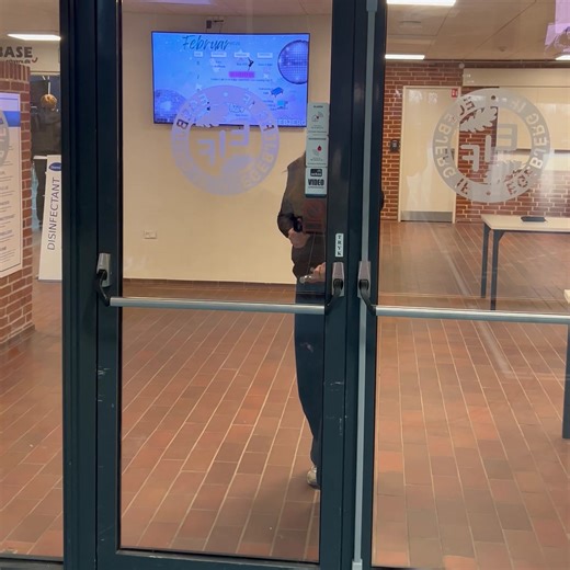 Frivilligfest 2026🤩 Fredag den 20. marts afholdes den årlige Frivilligfest i forsamlingshuset - og som frivillig i Egebjerg IF er du inviteret 👇 Frivilligfesten er en fejring af alle jer, som hver eneste dag bidrager med stort og småt, så vores fantastiske forening fungerer med tilbud til både børn og voksne. I videoen fortæller Gina Rasmussen meget mere om arrangementet. Med hensyn til underholdningen er det nok meget godt, at der endnu er lidt tid at øve sig i 😅 Du kan tilmelde dig og din p