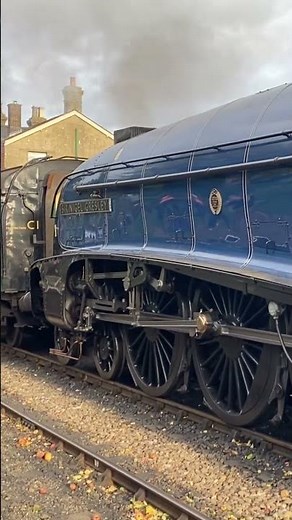 LNER A4 60007 ‘sir Nigel gresley’ leaving ropley (the watercress line)