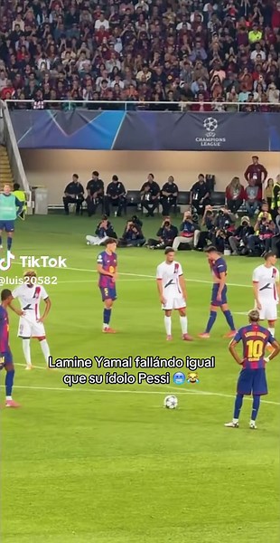 Lamine Yamal fallando como Messi: Comparativa de Ídolos