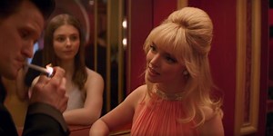 Learn How the Experts Shoot Captivating Mirror Shots